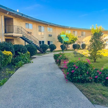 Hometown Inn North Hills San Fernando Eksteriør billede