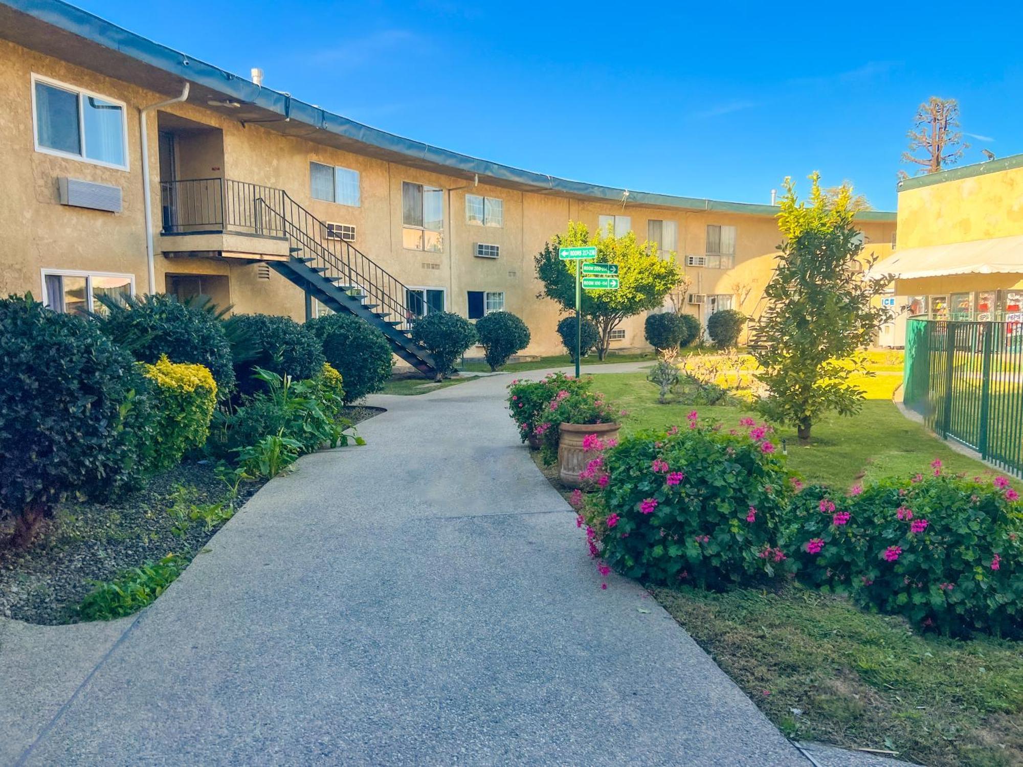 Hometown Inn North Hills San Fernando Eksteriør billede